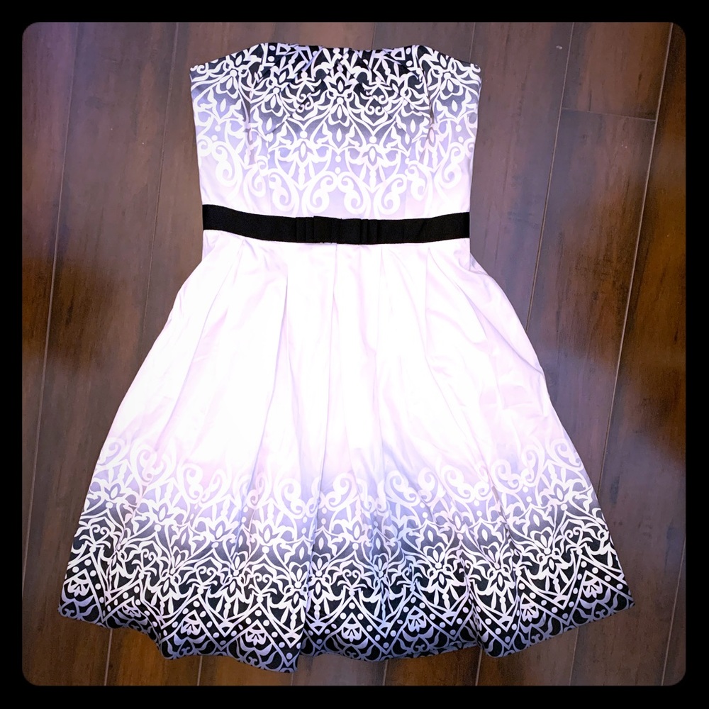 New black/white strapless cocktail dress w pockets